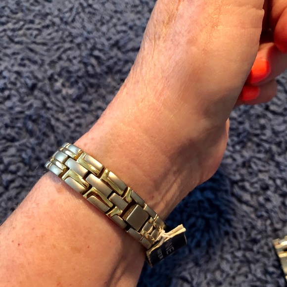 Anne Klein NWT Adjustable White Dial 2 Tone Band - Picture 2 of 4